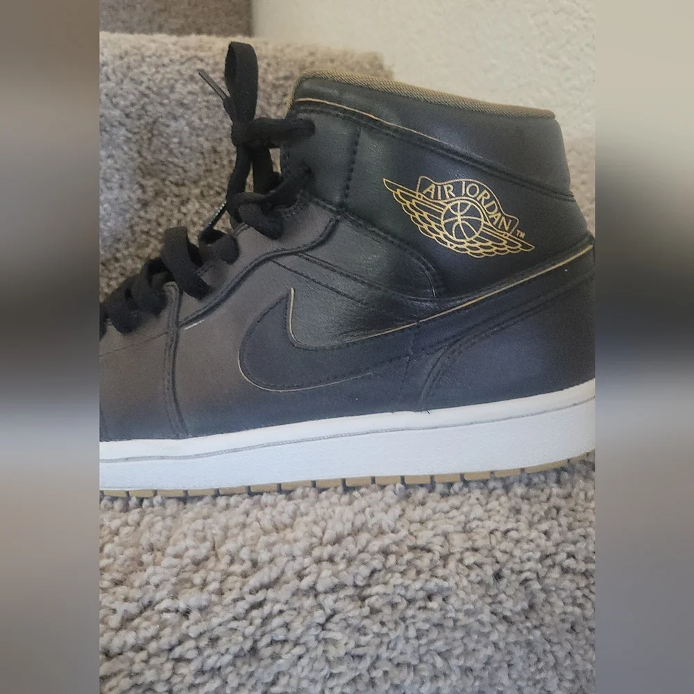 Nike Air Jordan 1 Mid Black Gold White Men Size 9.5